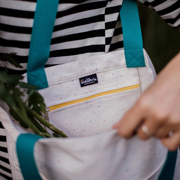 Tote bag with inner and outer pockets