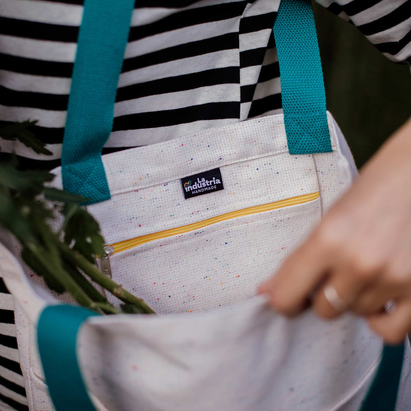 Tote bag with inner and outer pockets