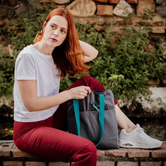 Everyday tote made from recycled bottles